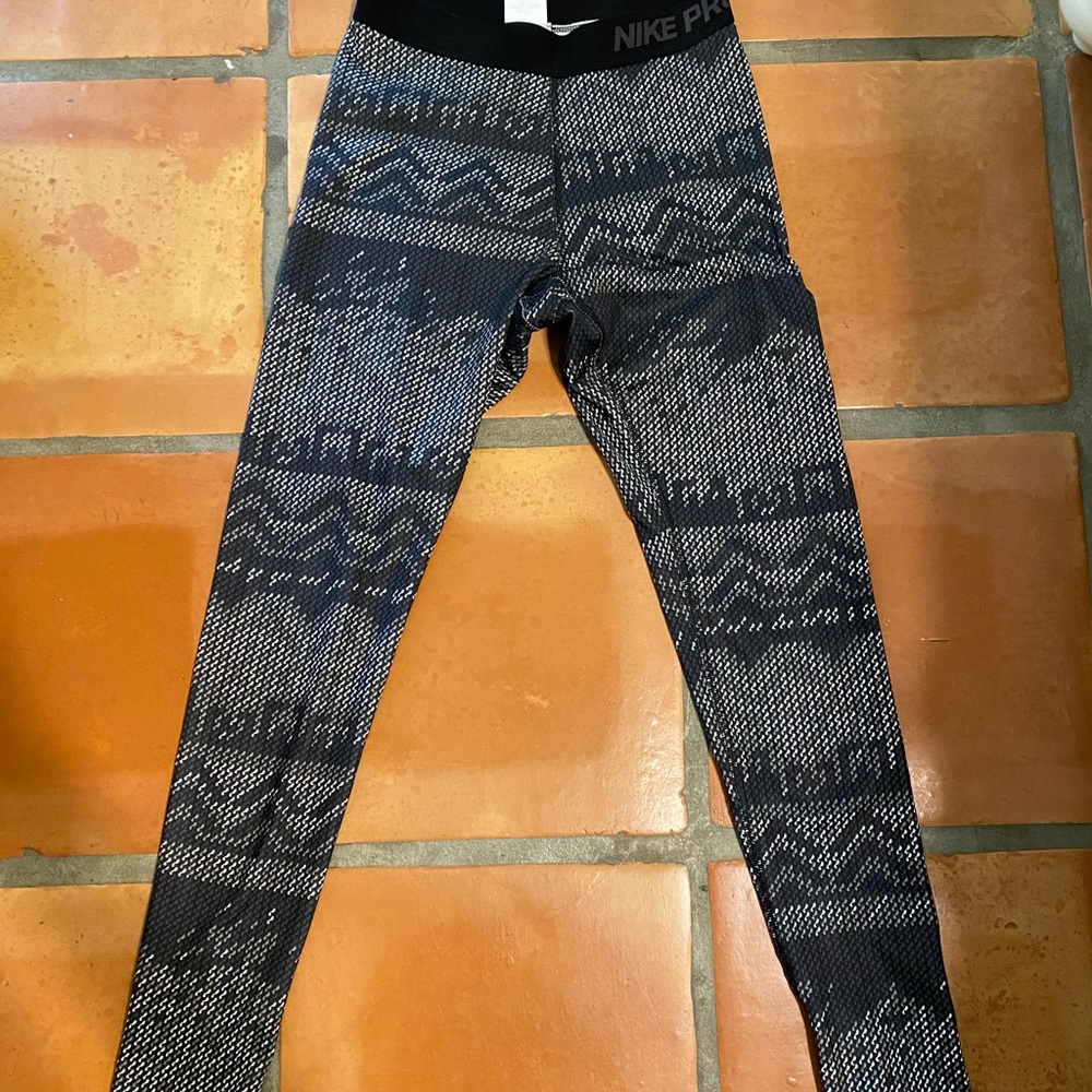Women’s Nike Pro Leggings